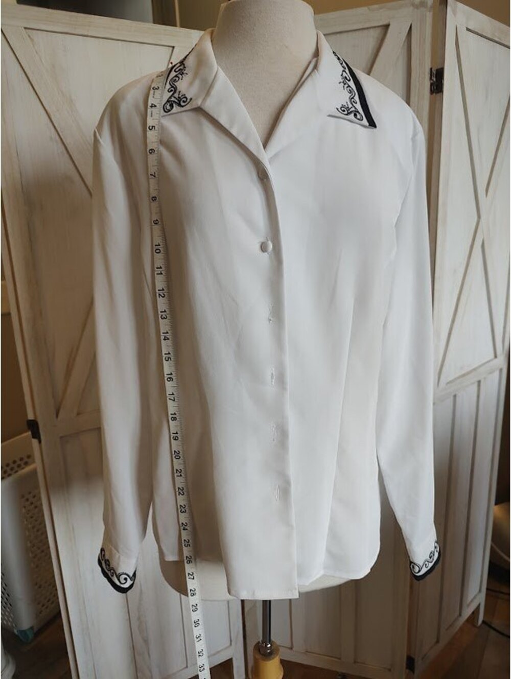 Laura Scott White Button-Up Blouse with Black Embroidery Size 18 #Cottagecore